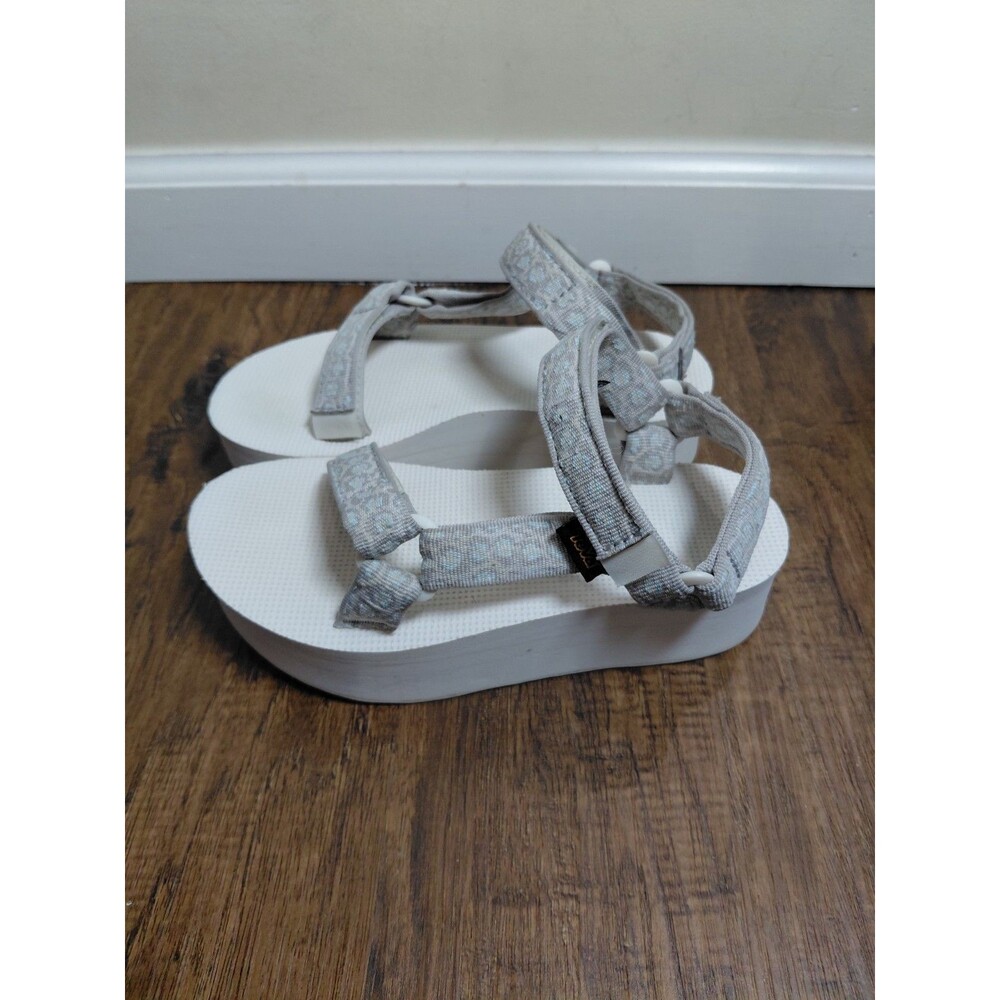 Teva Flatform Universal White Leopard Print Strappy Sandals Size  5